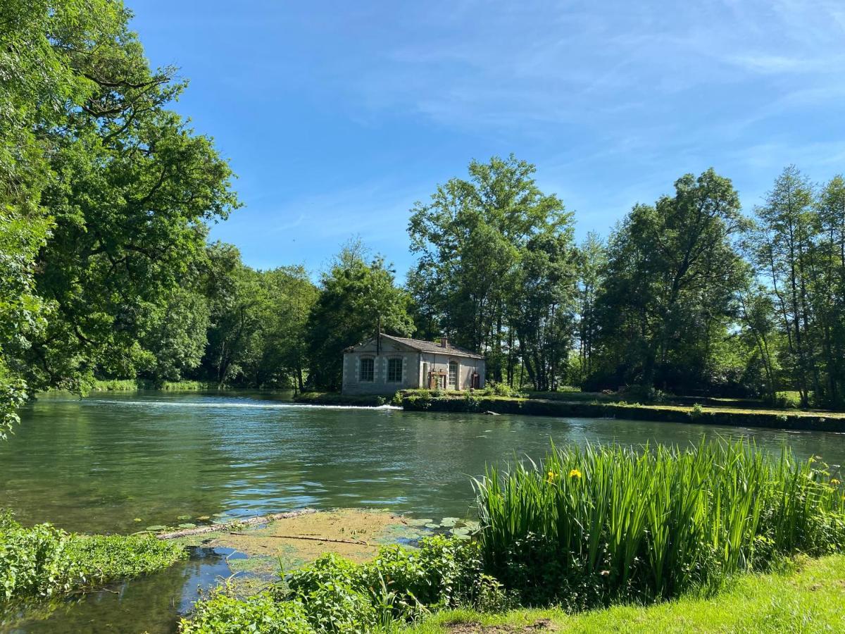 Chateau Des Loups - Les Cypres Echire Exteriér fotografie